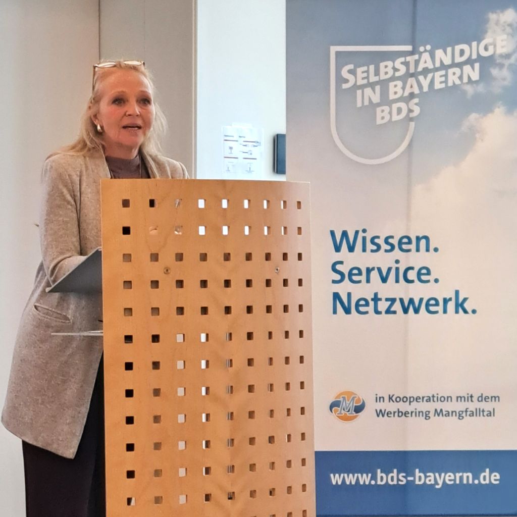 selbstbewusste Nachwuschsfachkräfte Rede Kirsten Hieble-Fritz bei BDS-AzubAkademie Abschluss